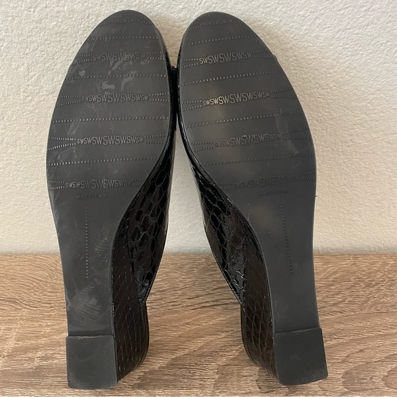 Stuart Weitzman Black Patent Snakeskin Peep Toe Buckle Wedge Slides, Size 6.5N - Picture 7 of 7